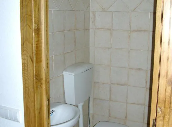 Historical 4 - Bedroom In Алкобаса