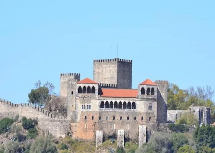 Вилла Historical 4 - Bedroom In Алкобаса