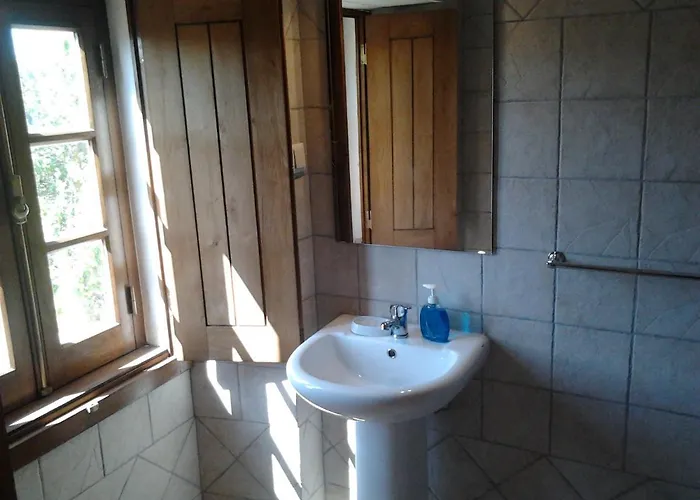 Historical 4 - Bedroom In Алкобаса